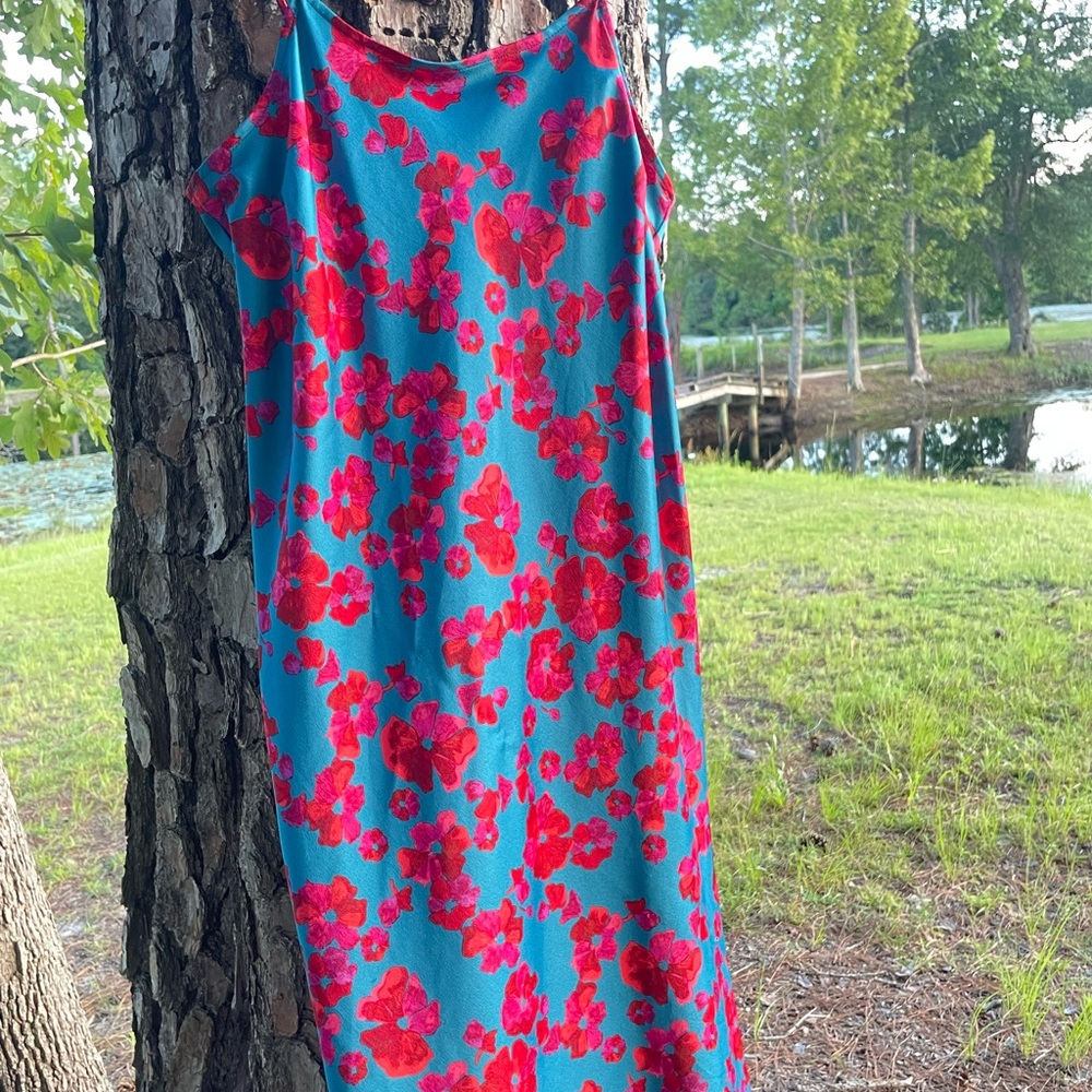 🌸 A NEW DAY FLORAL MIDI DRESS – SIZE M– WORN ONCE